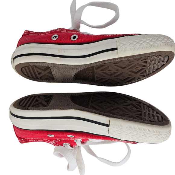 Shoes Youth size 11 red Converse low tops kids lace up sneakers - Picture 3 of 7
